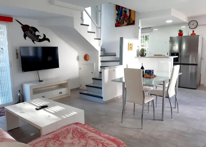 House In The Center Of Albir, 2 Min Walk From The Beach